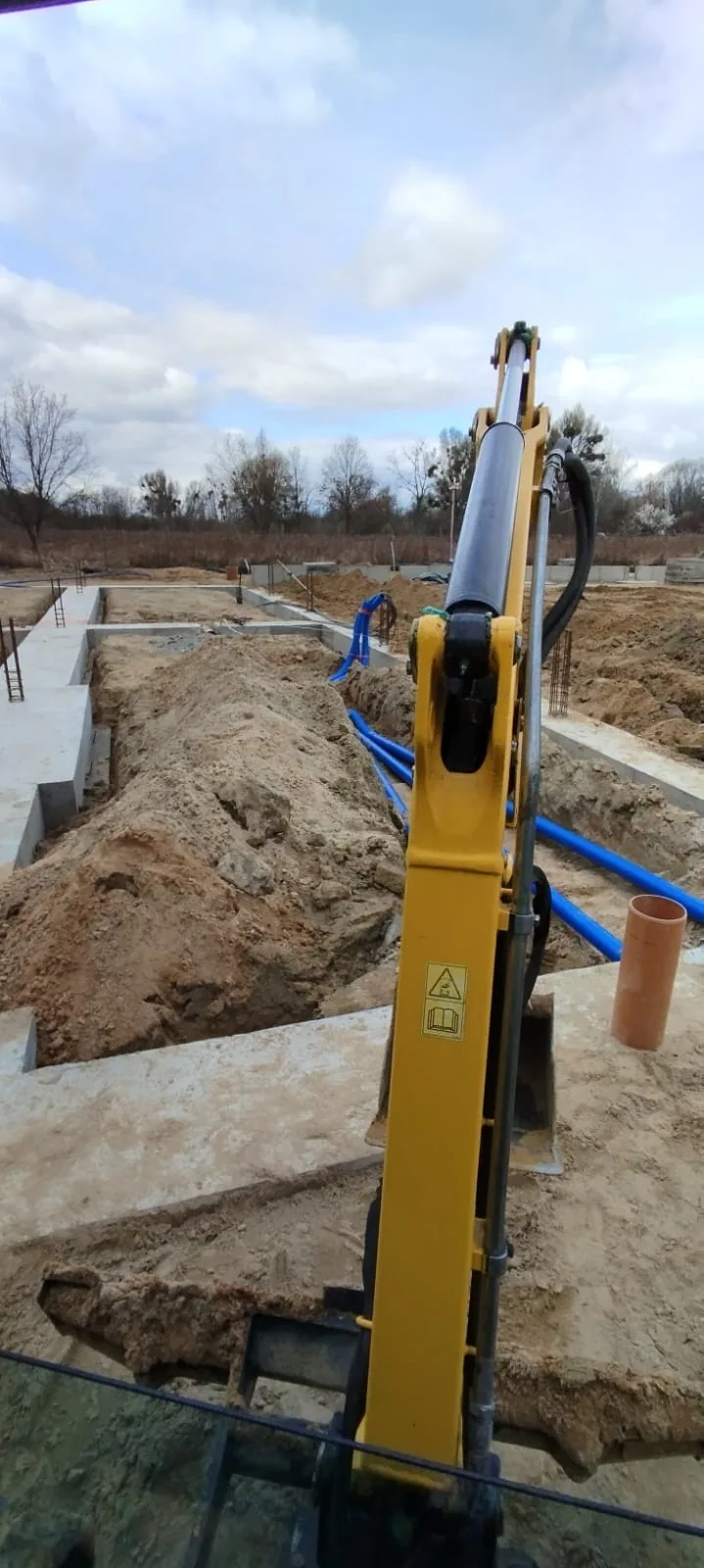 Wykop pod fundamenty z instalacjami